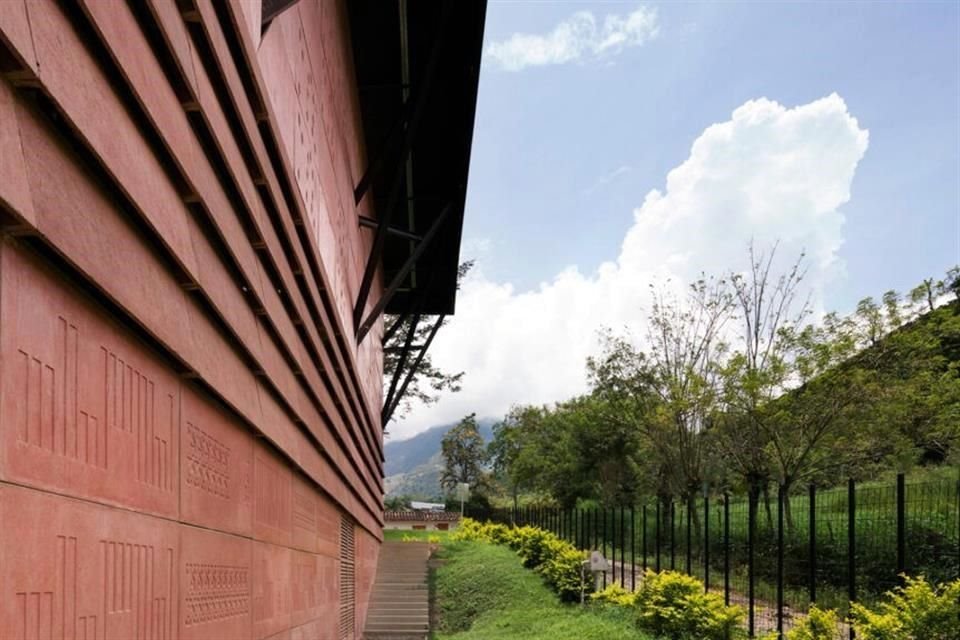 La planta de procesamiento de café Farallones en Ciudad Bolívar, Colombia, es otro ejemplo de la obra desarrollada por AGENdA.