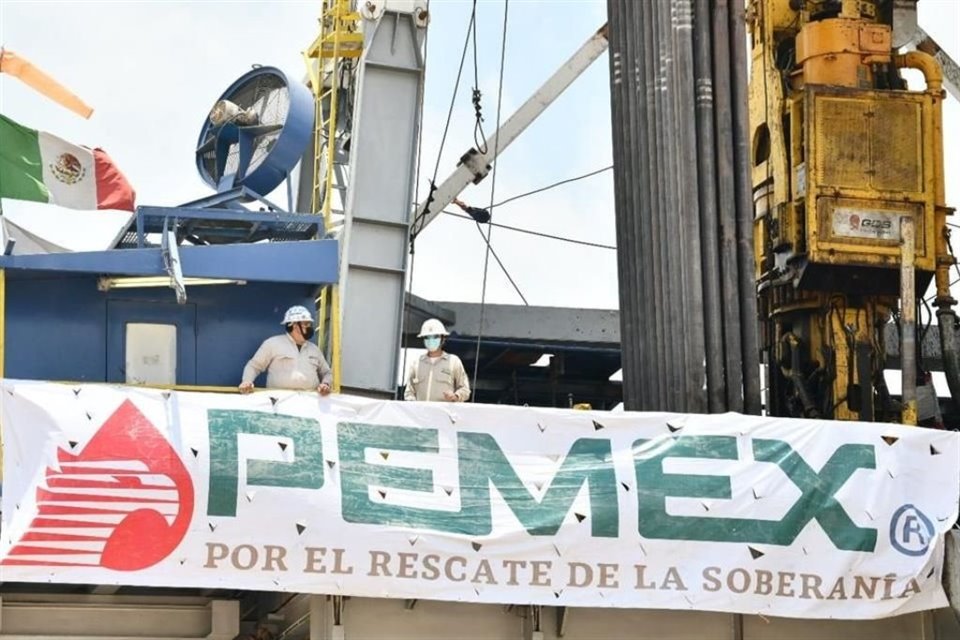 Este año, Sener estima que Pemex produzca 1.6 millones de barriles de petróleo diarios, un millón menos que meta a inicio de administración.