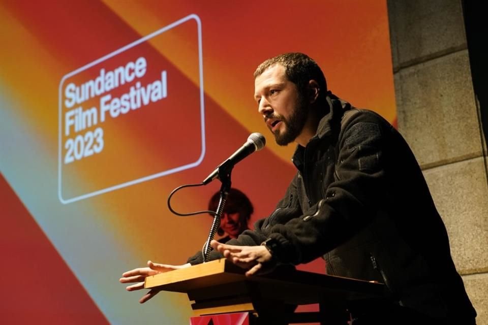 El periodista Mstyslav Chernov presentó su documental '20 Days In Mariupol' en el Festival de Cine de Sundance.