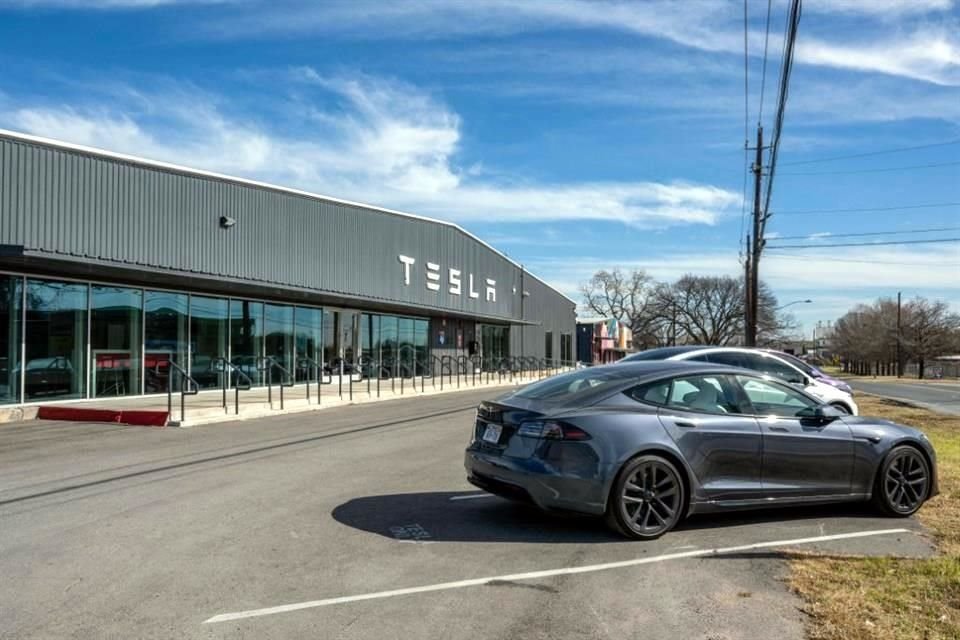 En 2020, Tesla superó el valor conjunto de GM y Ford, al llegar a los 89 mil millones de dólares.