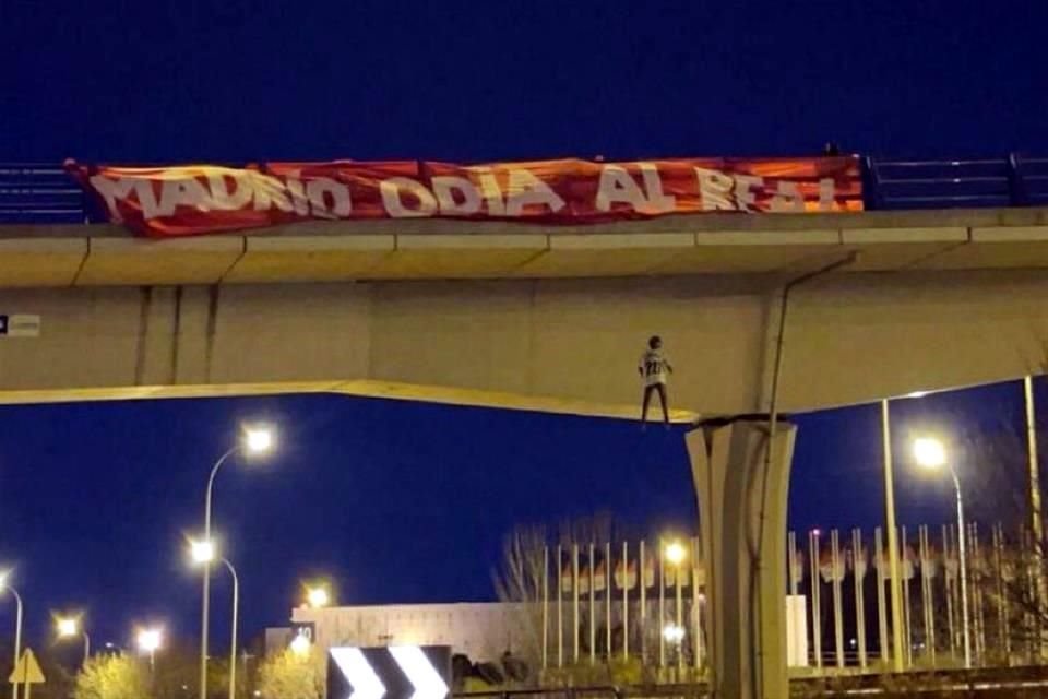 El mensaje apareció cerca de las instalaciones del Real Madrid.