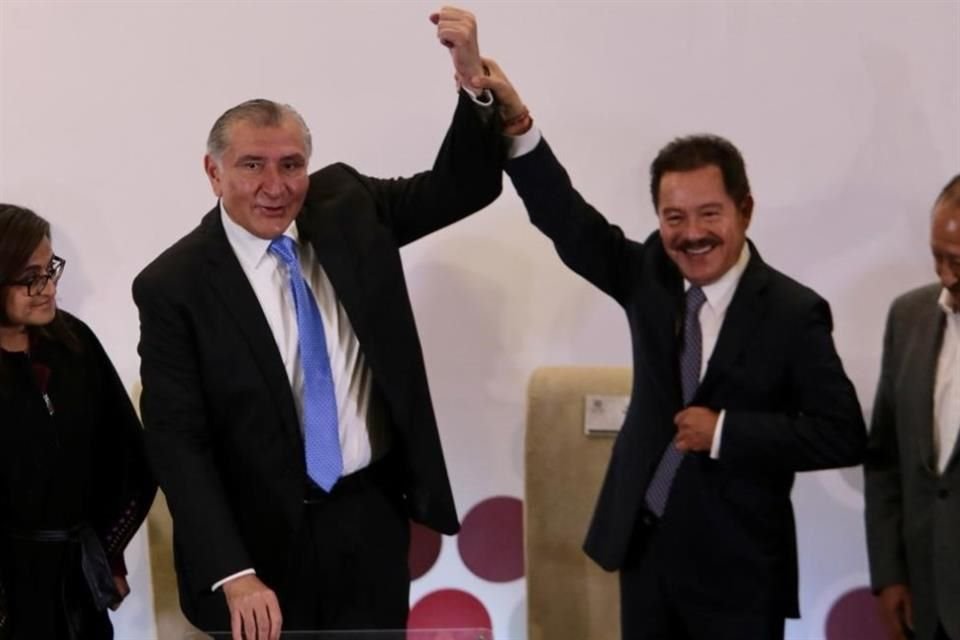 Adán Augusto López e Ignacio Mier durante la pasarela de 'corcholatas'.