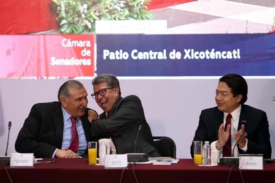 El senador Ricardo Monreal descartó aprobar vía rápida reformas a reforma electoral de AMLO.