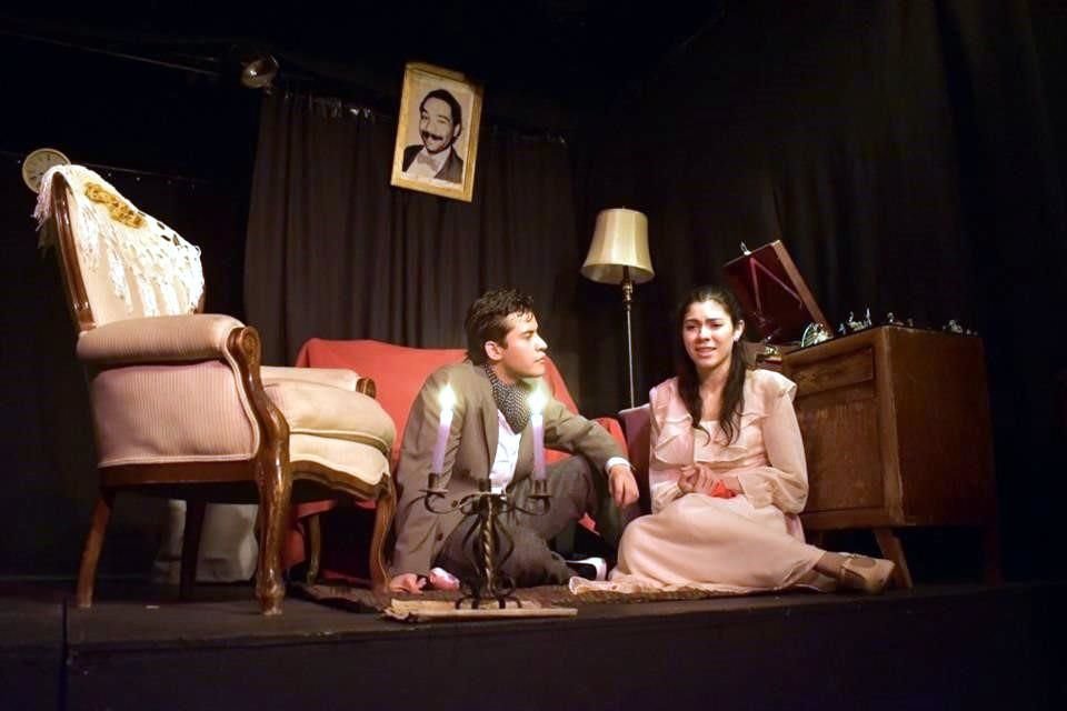 La puesta en escena de Ápeiron Teatro 'In memoriam: El zoológico' es una adaptación de la obra de Tennessee Williams 'El zoológico de cristal'.