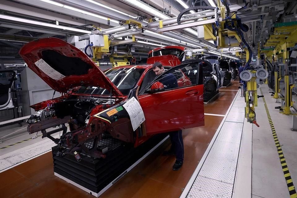 BMW invertirá 872 millones de dólares en su planta de San Luis Potosí para comenzar a fabricar autos eléctricos en 2027.
