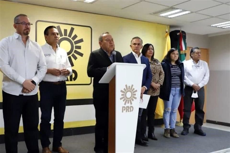 La dirigencia nacional del PRD aseguró que están dialogando con sociedad civil sobre la candidatura de la coalición Va por México para 2024.