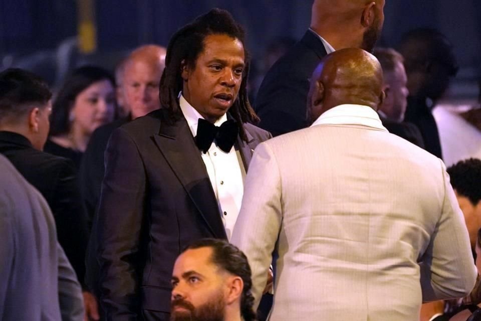Jay-Z aplaudió el premio que se llevó su esposa Beyoncé.