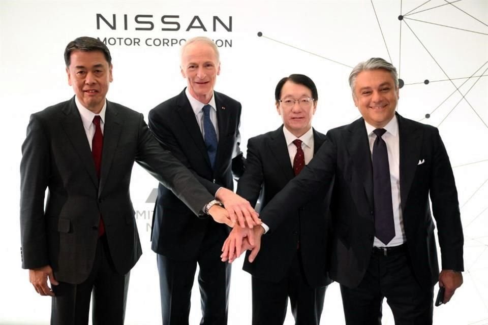 Directivos de Nissan, Mitsubishi Motors  y Renault al anunciaron los nuevos términos de su alianza.