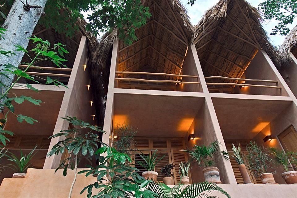 Monte Uzulu cuenta con 11 suites, todas con terrazas que ofrecen vistas de la selva y del Océano Pacífico.