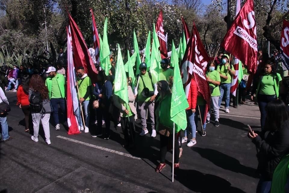 Los manifestantes cerraron momentáneamente la sede del INE.