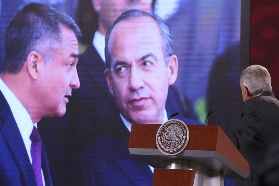 López Obrador dijo que, por el bien de México, García Luna debería revelar si informó de tratos con el narco a Fox y Calderón.