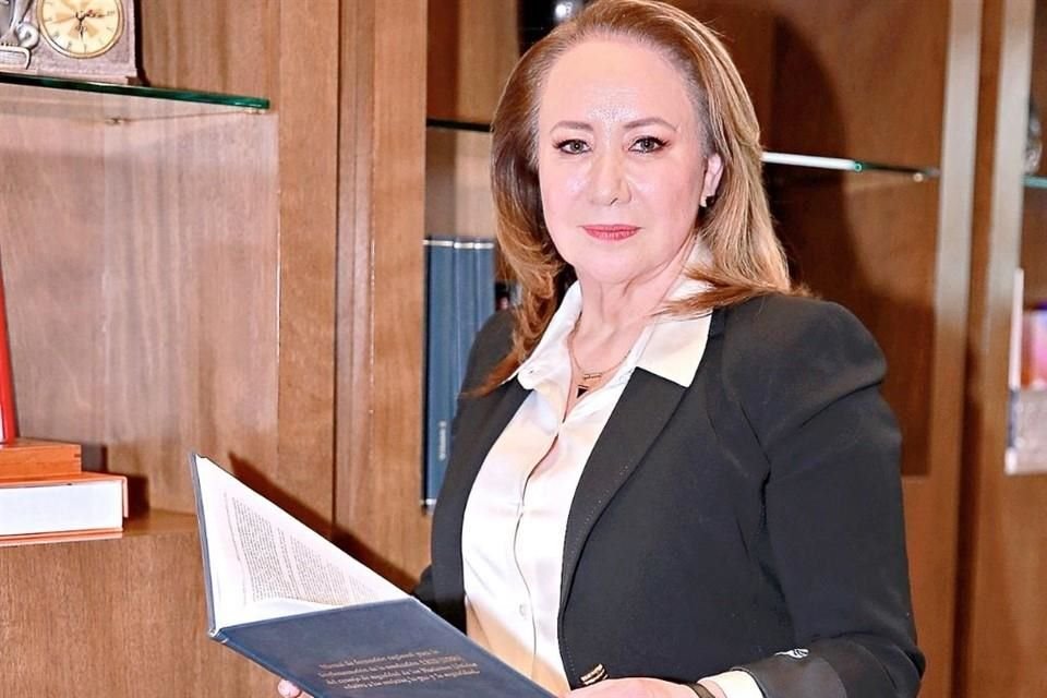 La Ministra Yasmín Esquivel es señalada por segunda ocasión de plagiar su tesis, ahora para obtener el grado de doctora en Derecho.