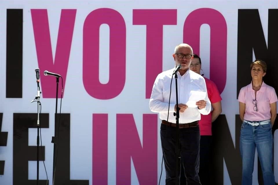 José Ramón Cossío, Ministro en retiro que fue uno de los oradores en la marcha a favor del INE.