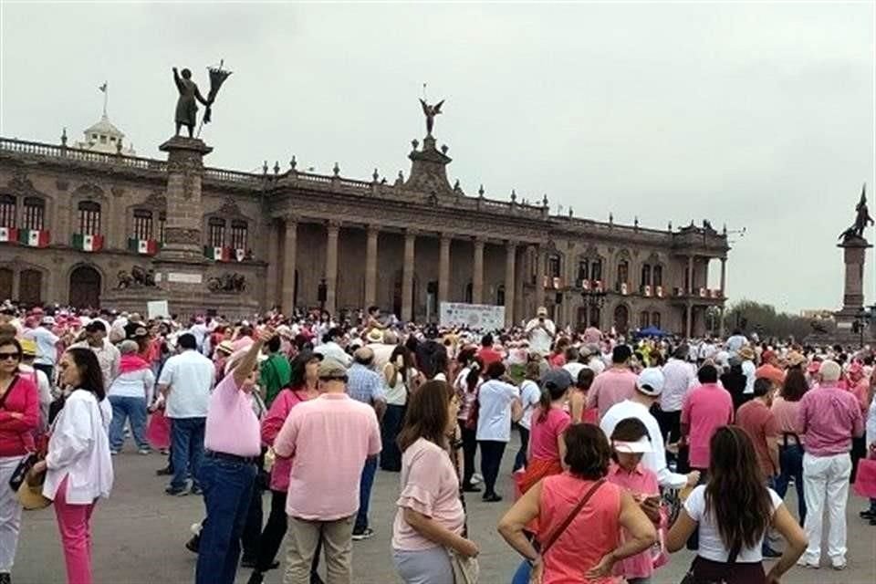 En la Explanada de los Héroes en Monterrey, Nuevo León, el dirigente de la organización Selíder, Javier Prieto, exigió a la Corte oponerse al 'Plan B' de la reforma electoral.