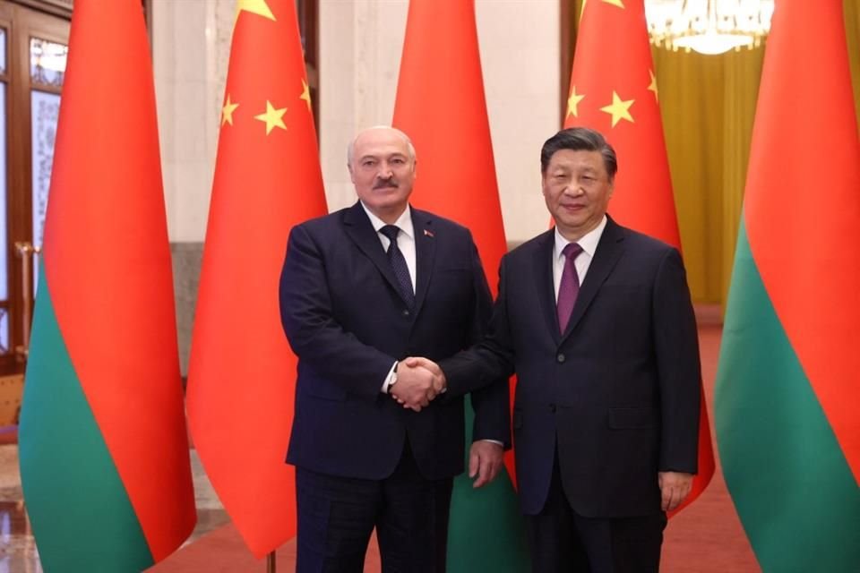 El Presidente de Bielorrusia Alexander Lukashenko se reunió con su homólogo Xi Jinping.