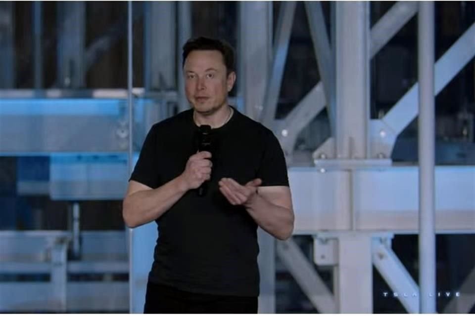 Elon Musk comenzó la presentación hablando sobre cómo Tesla puede contribuir al cuidado del medio ambiente.
