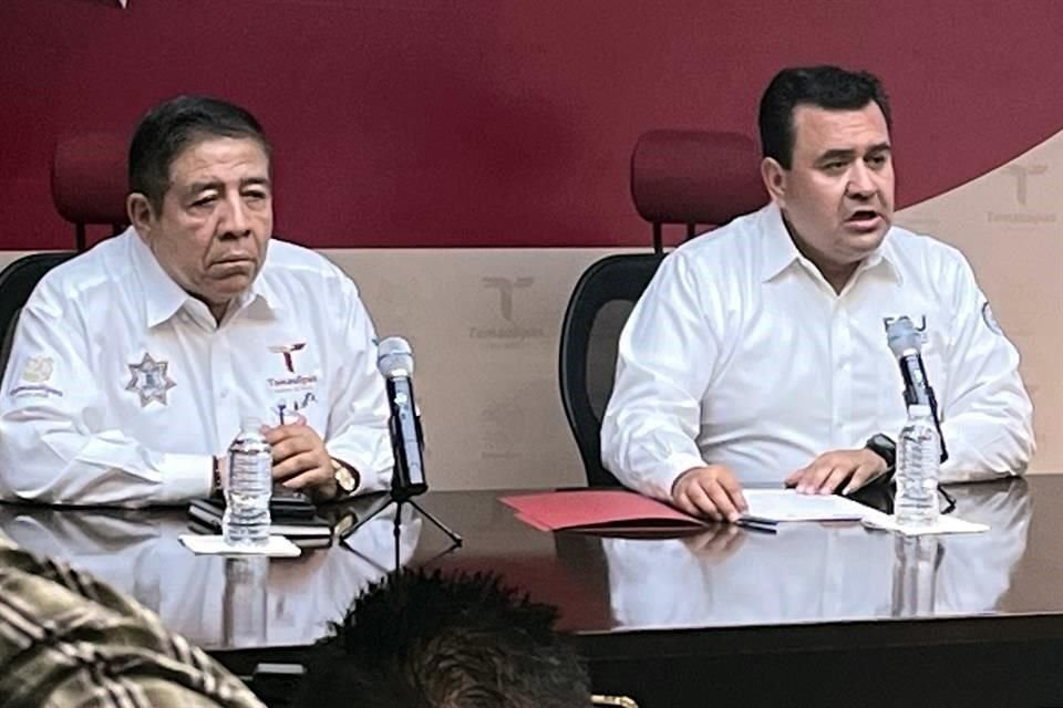 Sergio Chávez García, Secretario de Seguridad de Tamaulipas (izq.), e Irving Barrios Mojica, Fiscal General, en rueda de prensa