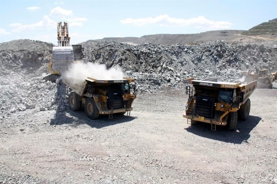 Pese a reforma a ley minera, empresas dedicadas a explotación de oro podrán mantener ingresos, gracias al incremento de precio del metal.