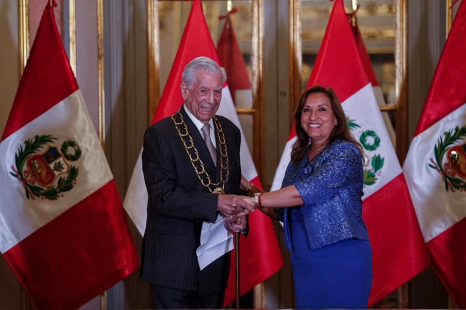 Mario Vargas Llosa respaldó a la Presidenta Dina Boluarte.