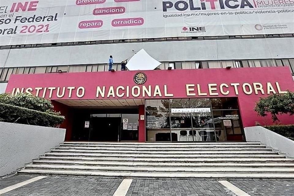 El INE formalizó su controversia constitucional contra el Plan B de la reforma electoral.