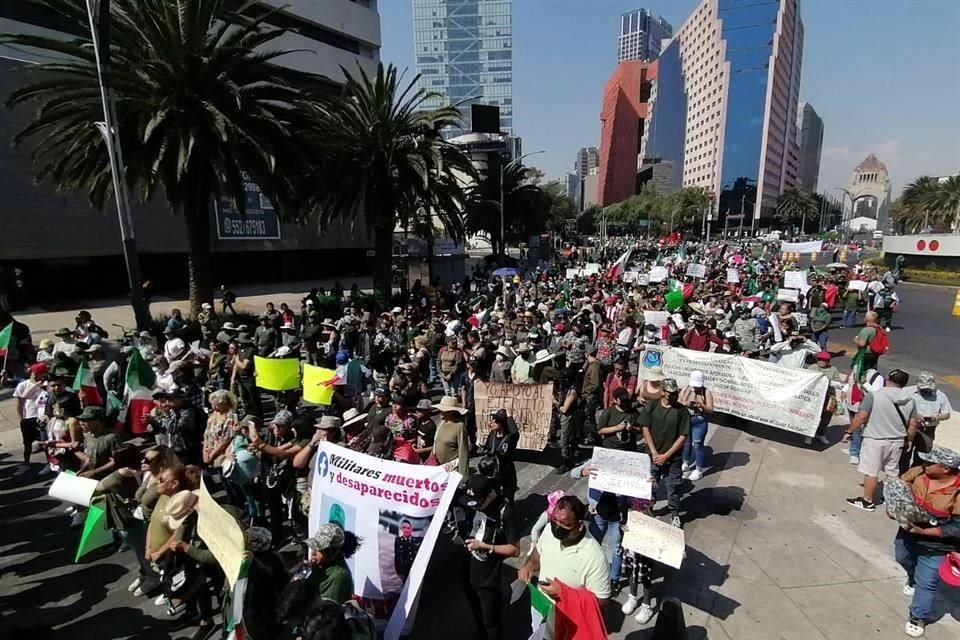Los manifestantes rumbo al Zócalo capitalino.