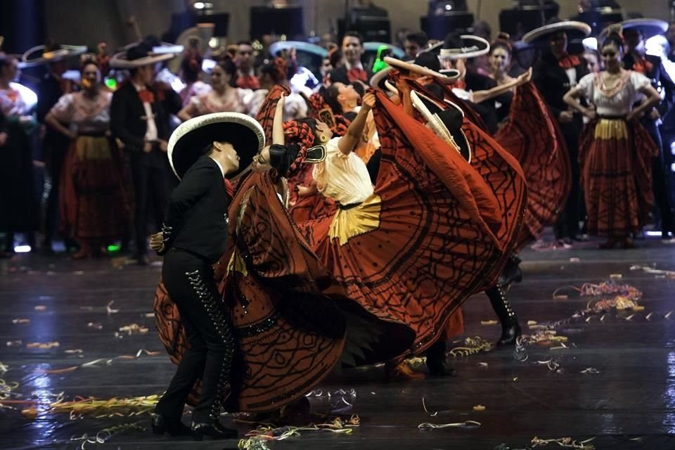 Tras más de un año de pausa, el Ballet Folklórico de México regresará este mes al recinto de mármol, continuando una tradición que ya supera las seis décadas. Su programa se adapta a la nueva normalidad.
