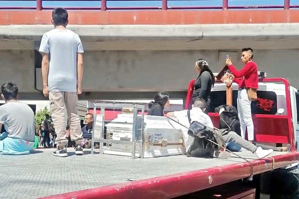 Brian Ariel murió tras recibir una bala perdida, en Ecatepec, donde habitantes están acostumbrados a escuchar detonaciones de arma de fuego.
