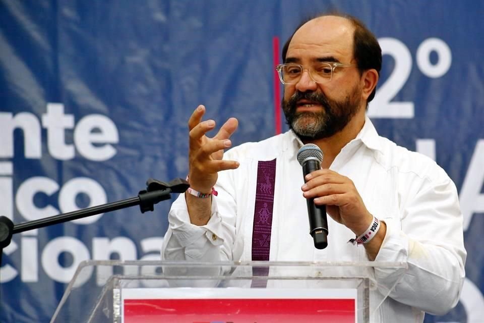 '¡Sí se pudo, chingao!', celebró el senador del Grupo Plural Emilio Álvarez Icaza.