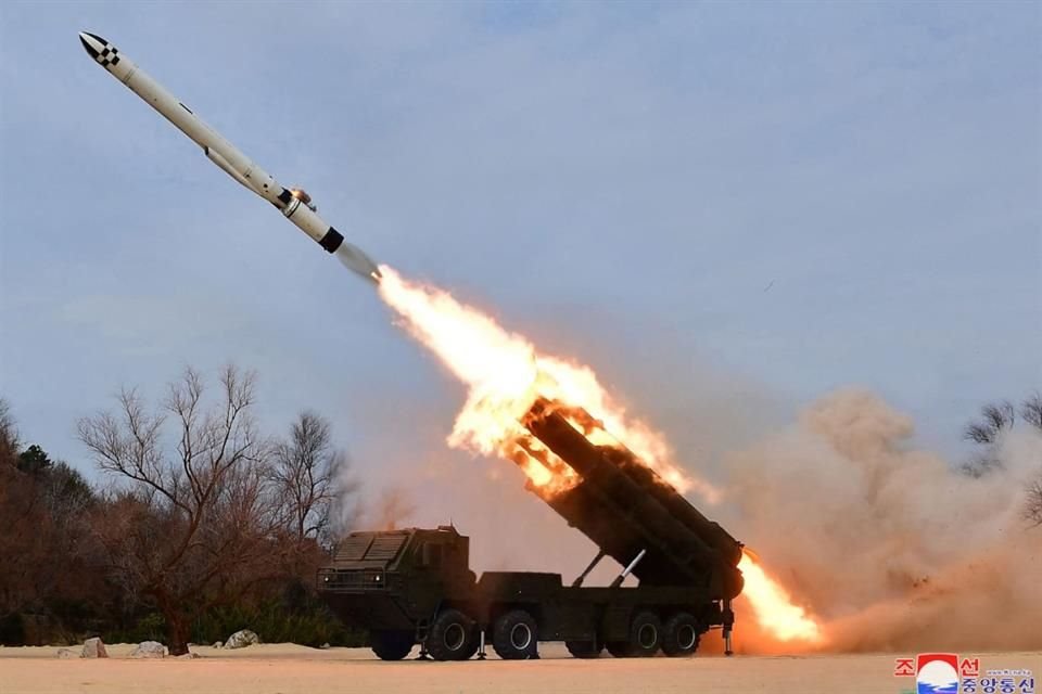 Fotografía de un misil lanzado el 22 de marzo del 2023 por Corea del Norte.