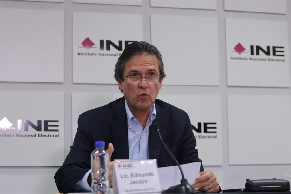 Edmundo Jacobo renunció a la Secretaría Ejecutiva del INE.
