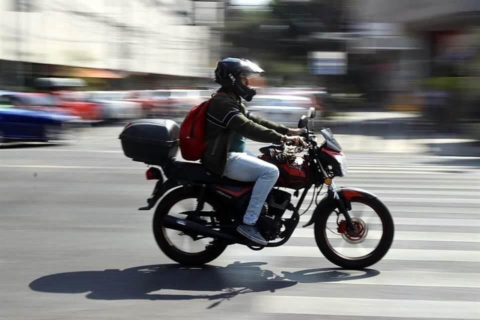 Circular sin luces, sin licencia y sin placas son las tres principales causas de infracción de motociclistas, según la Policía de Tránsito.