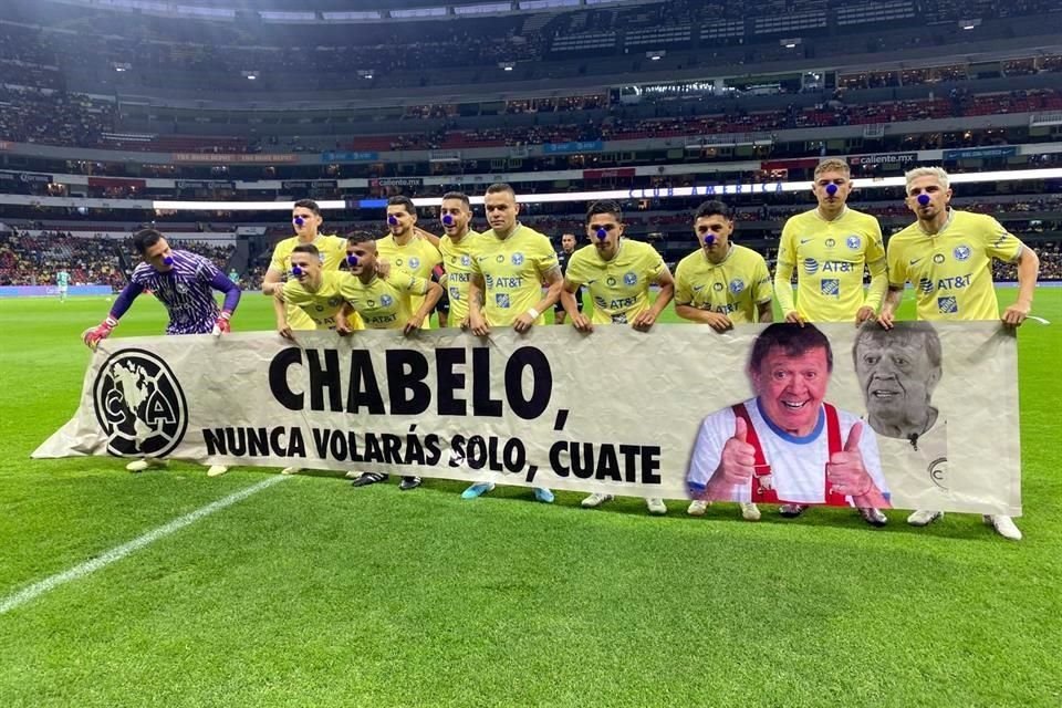 La manta que mostraron los jugadores del América, recordando a Chabelo.