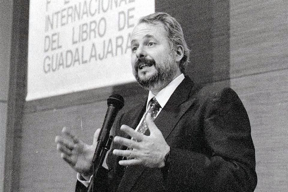 Raúl Padilla en una imagen de los años 80, en los inicios de la FIL de Guadalajara.