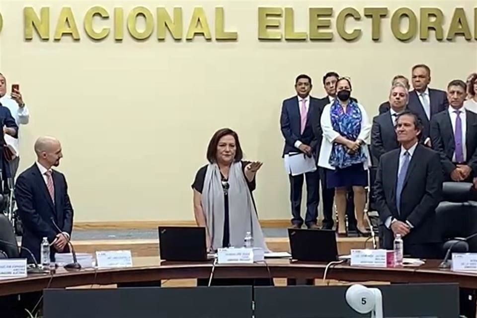 Guadalupe Taddei rindió protesta como presidenta del INE y también asumieron sus cargos los otros 3 nuevos consejeros del órgano electoral.