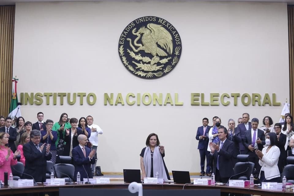 Guadalupe Taddei rindió protesta como nueva consejera presidente del INE.