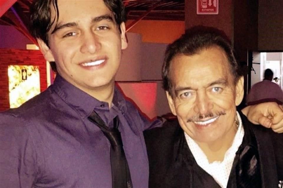 En su última publicación en Instagram, Julián recordó a su padre y escribió que su único deseo era abrazarlo.
