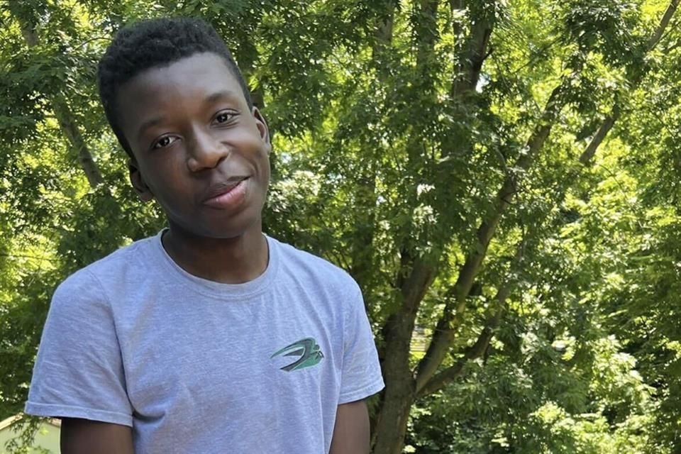 La Policía investiga si un ataque contra un joven negro que se equivocó de casa cuando fue a buscar a sus hermanos fue por racismo.