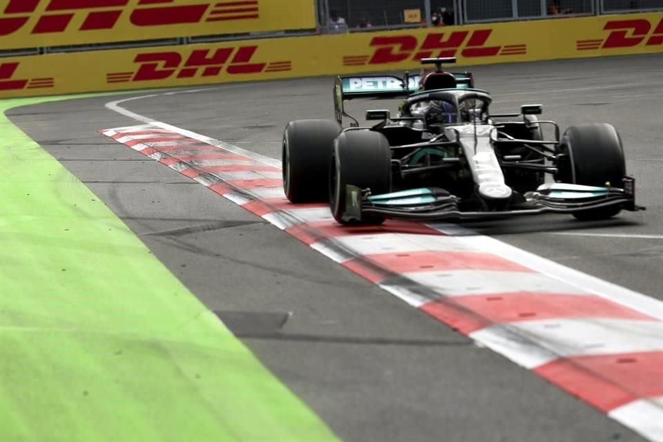 Lewis Hamilton tuvo un final de pesadilla y no sumó puntos.