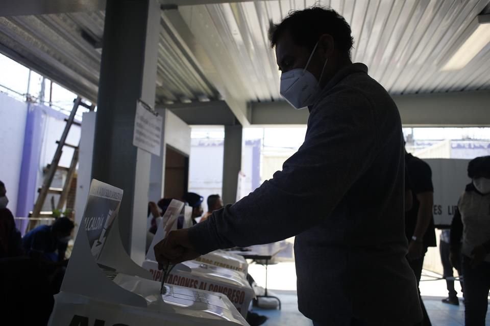 El consejero electoral Mauricio Huesca informó que los conteos rápidos de la elección en CDMX avanzan al 45.67%.