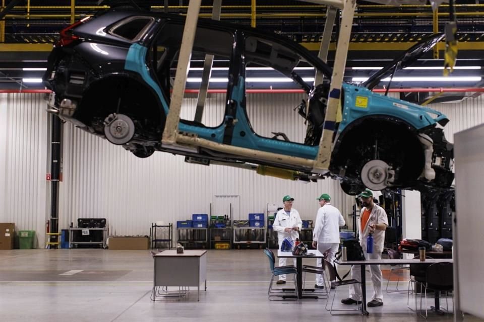 INA destacó la capacidad de los ingenieros mexicanos para fabricar autos en diversas regiones.
