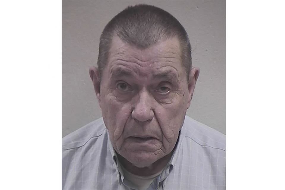 Andrew Lester, de 84 años, se entregó tras ser acusado por disparar contra un adolescente negro que tocó por error en su casa.
