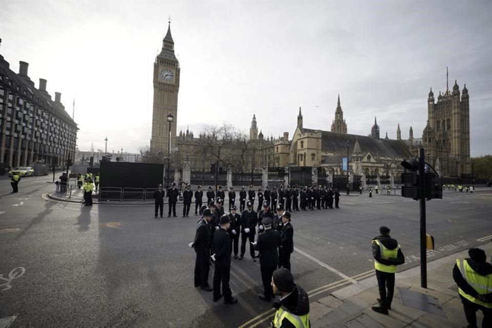 La Policía británica se encuentra apostada en las calles de Londres.