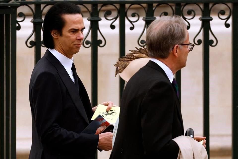 Nick Cave fue visto ingresar a la Abadía de  Westminster, a horas de que comience la ceremonia.