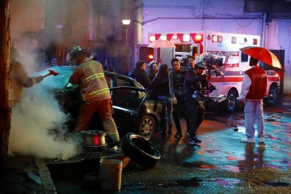Por la temática del video, un hombre que había tenido un choque automovilístico, los músicos tenían a su disposición una ambulancia y un camión de bomberos.