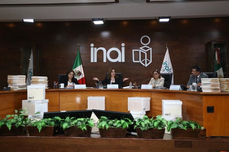El INAI tiene sólo 4 comisionados: Julieta del Río, Lilia Ibarra, Josefina Román y Adrián Alcalá.