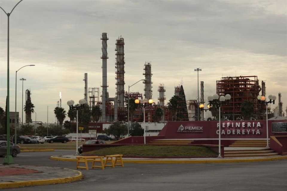 Contrario a los compromisos de reducción de emisiones de México, Pemex aumentó niveles de metano a la atmósfera en 95.5% de 2018 al 2021.