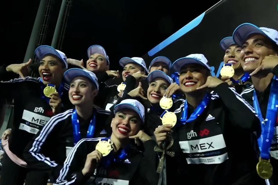 Equipo mexicano de natación artística tiene su mejor desempeño en una Copa del Mundo, con tres oros, pese a que Conade le negó recursos.