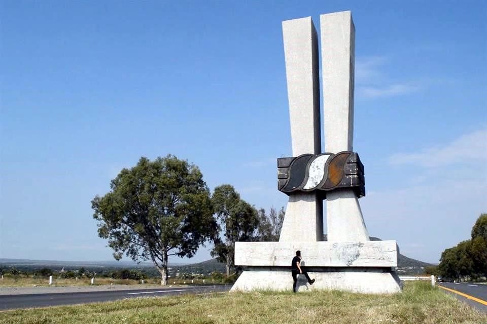 'Formas para derrocar un monumento (atrapar, domar, vulnerar y ocupar)', obra en video de  Enrique López Llamas.