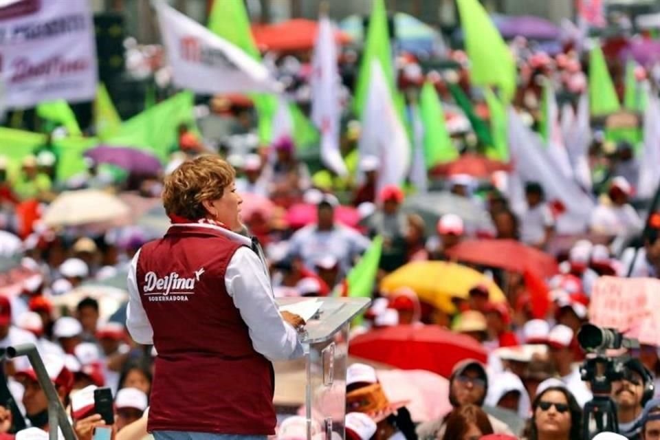 La morenista Delfina Gómez cerró su campaña en Toluca, ante simpatizantes reunidos en Avenida de las Torres.
