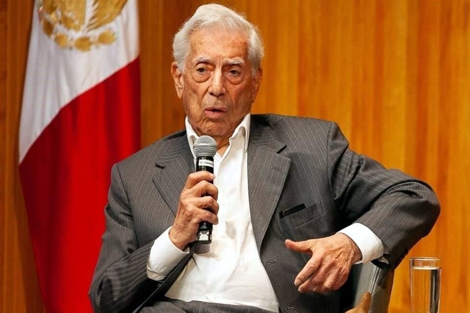 Este domingo, en Guadalajara, el autor protagonizó la charla 'Literatura para tiempos recios', en el marco de la clausura de la 5 Bienal Mario Vargas Llosa.
